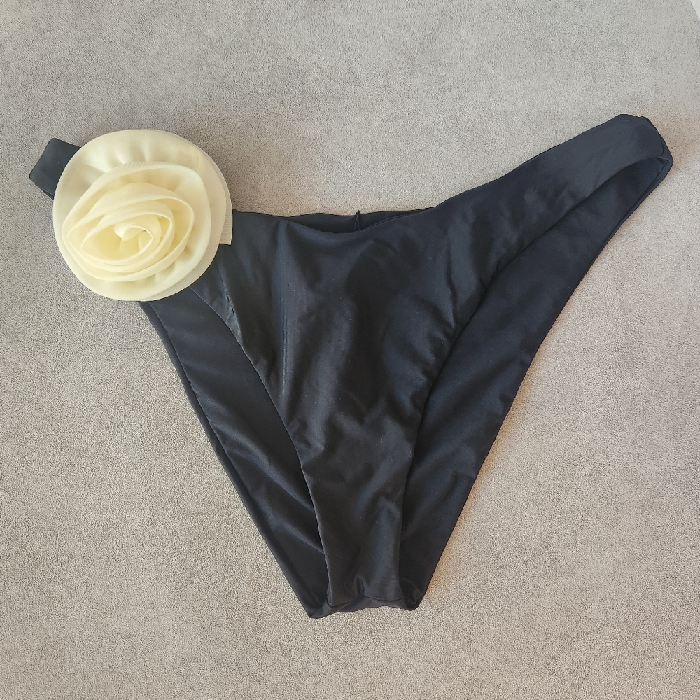 Gianni Bini bikini bottom XL black cream rosette applique Scoop Cheeky new $62